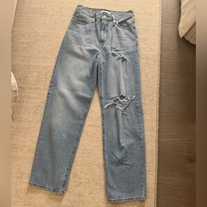 Levi’s Baggy Jeans.